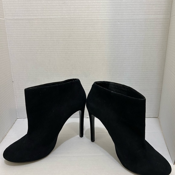 Pour La Victoire Shoes - Pour La Victoire Adelle Suede Booties size 7.5 women Y2K